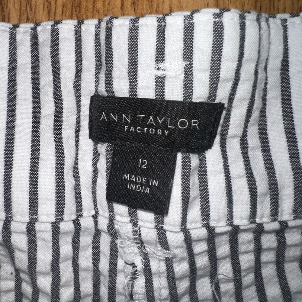 Ann Taylor Shorts - Picture 3 of 4
